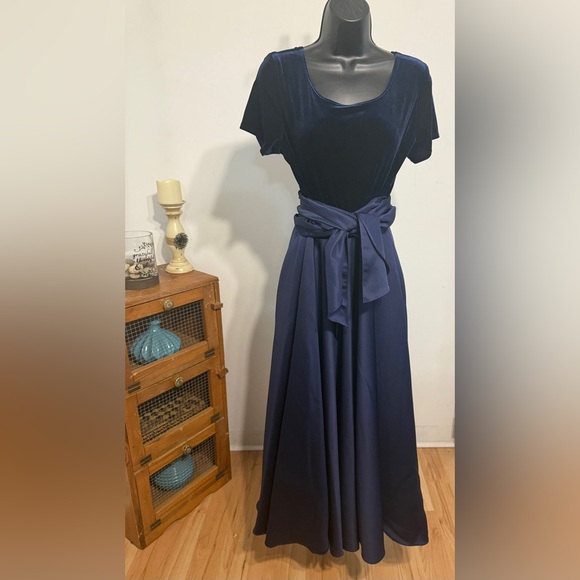 👗CDC Caren Desire’e Company Velvet & Taffeta Gown. Color:Navy Blue. Size: 14 - Picture 9 of 11